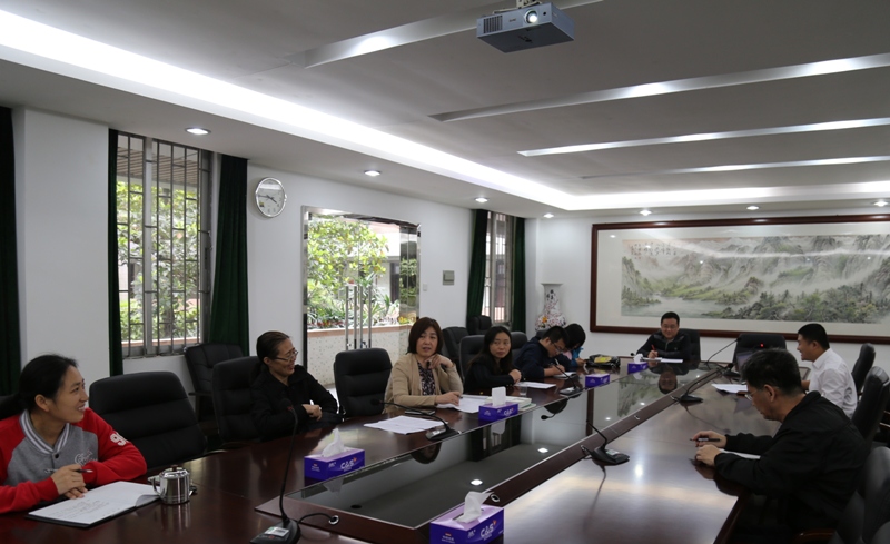 公司召开专任教师研讨会